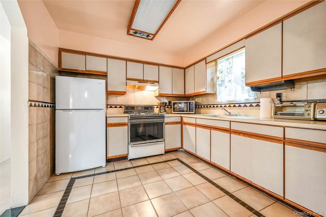 13214 Farmers Boulevard, Saint Albans, NY 11434