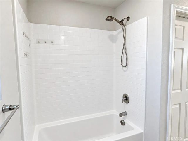 15 Gazania, Compton, CA 90221