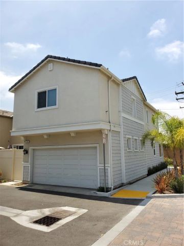 15 Gazania, Compton, CA 90221