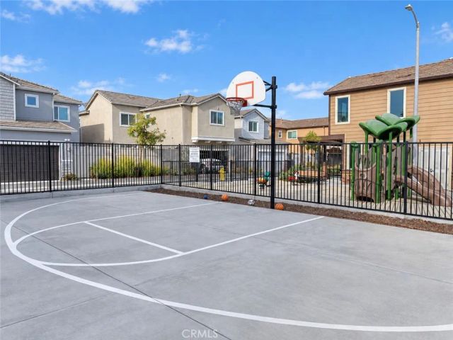 15 Gazania, Compton, CA 90221