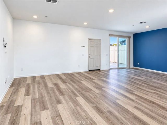 15 Gazania, Compton, CA 90221