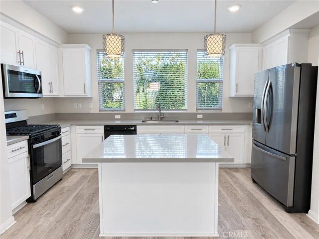 15 Gazania, Compton, CA 90221