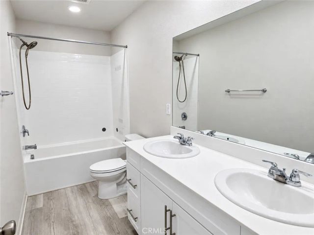 15 Gazania, Compton, CA 90221