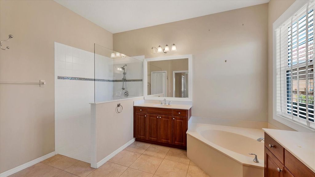 Image 17 of property listing at 6207 46TH COURT E, Bradenton, FL 34203