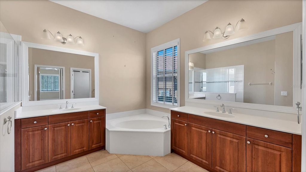 Image 18 of property listing at 6207 46TH COURT E, Bradenton, FL 34203