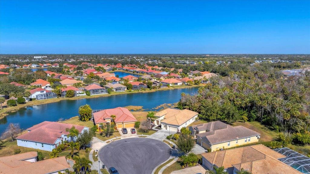 Image 40 of property listing at 6207 46TH COURT E, Bradenton, FL 34203