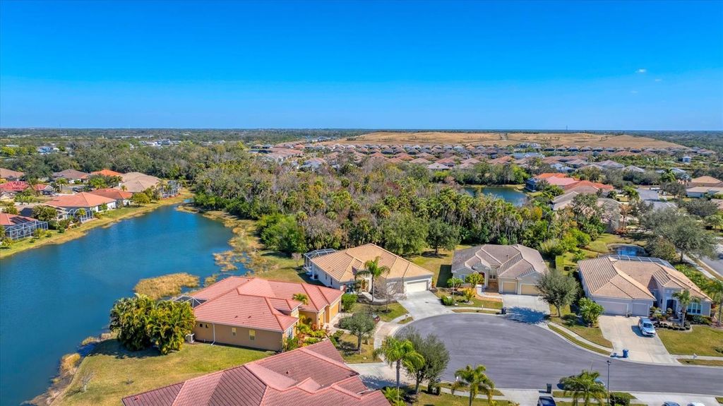 Image 41 of property listing at 6207 46TH COURT E, Bradenton, FL 34203