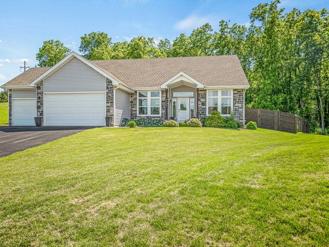 4348 Woodcliff Lane, Roscoe, IL 61073