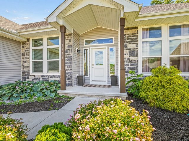 4348 Woodcliff Lane, Roscoe, IL 61073