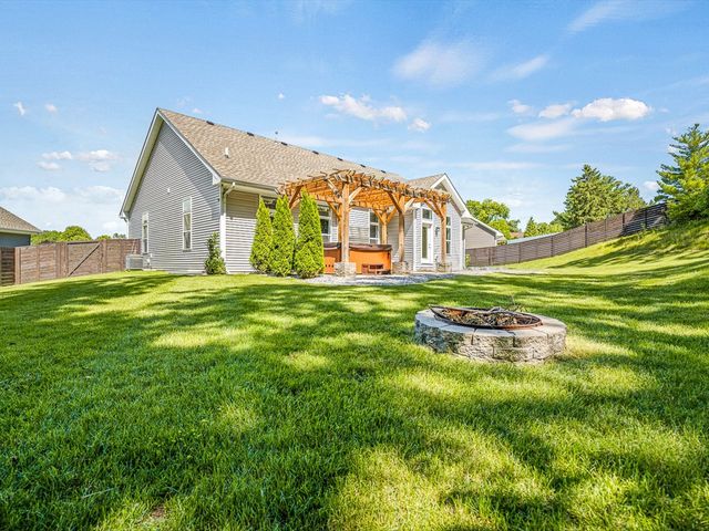 4348 Woodcliff Lane, Roscoe, IL 61073