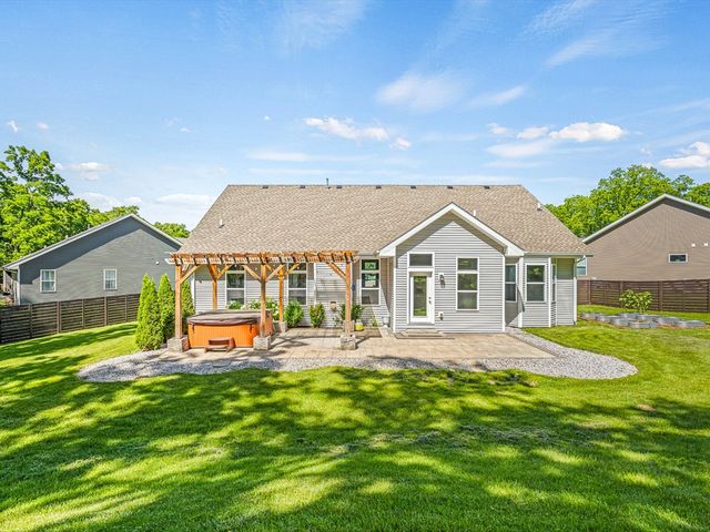 4348 Woodcliff Lane, Roscoe, IL 61073