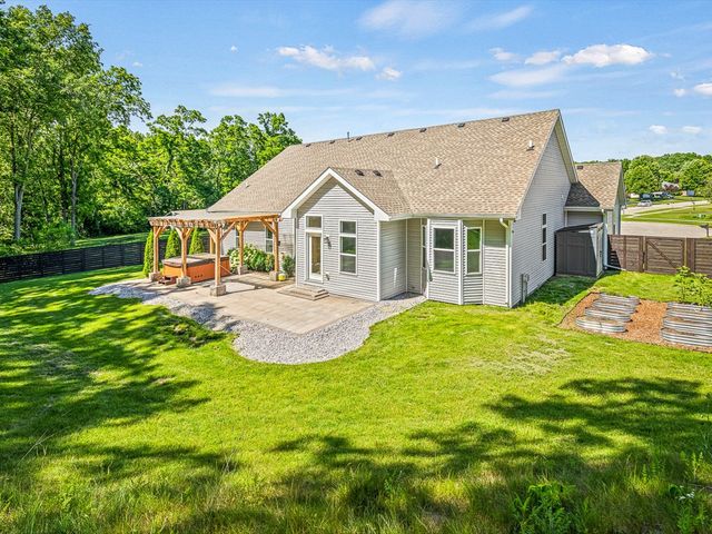 4348 Woodcliff Lane, Roscoe, IL 61073