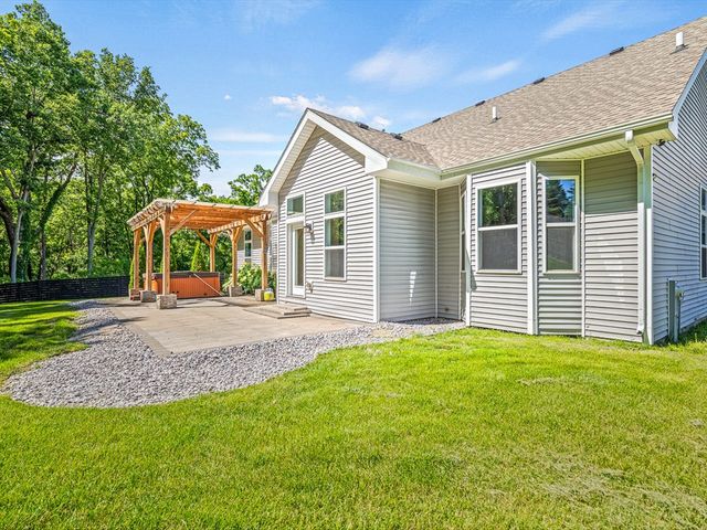 4348 Woodcliff Lane, Roscoe, IL 61073