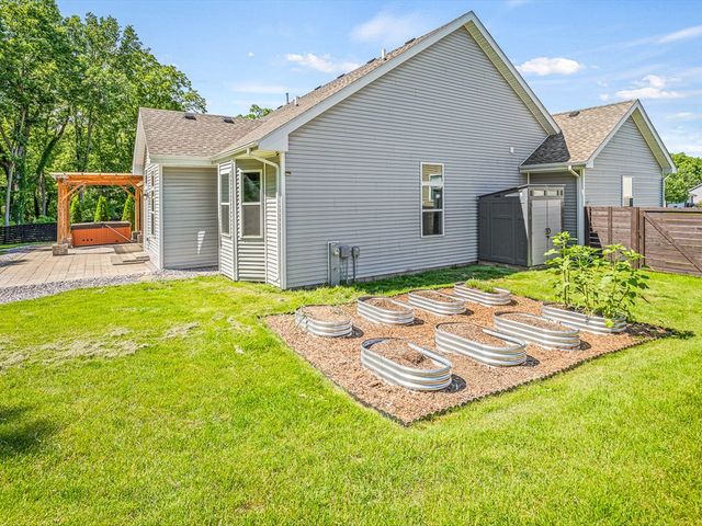4348 Woodcliff Lane, Roscoe, IL 61073