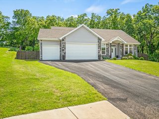 4348 Woodcliff Lane, Roscoe, IL 61073