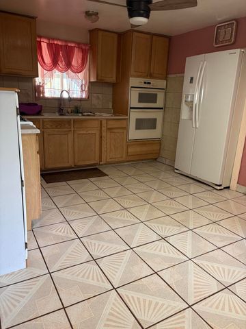 525 W Prine Drive, Tulare, CA 93274