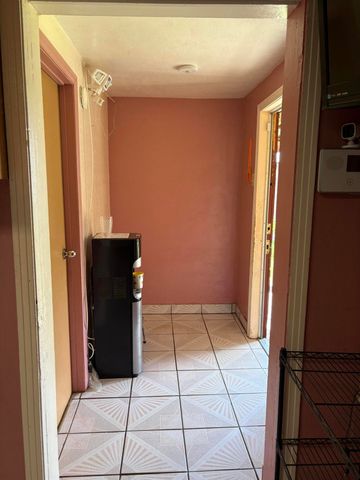 525 W Prine Drive, Tulare, CA 93274