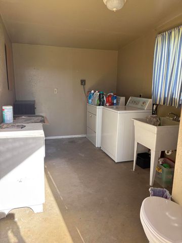 525 W Prine Drive, Tulare, CA 93274