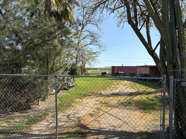 525 W Prine Drive, Tulare, CA 93274