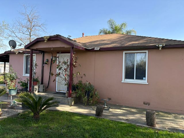 525 W Prine Drive, Tulare, CA 93274