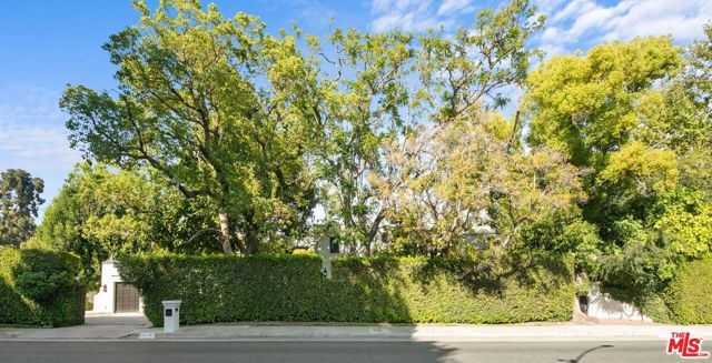 1110 Benedict Canyon Drive, Beverly Hills, CA 90210