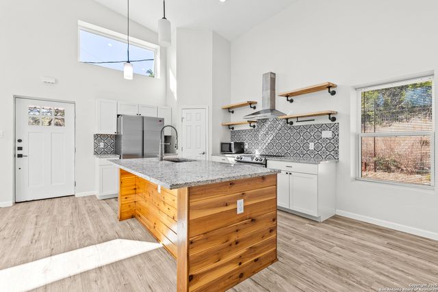 1226 Whispering Hills, Canyon Lake, TX 78133