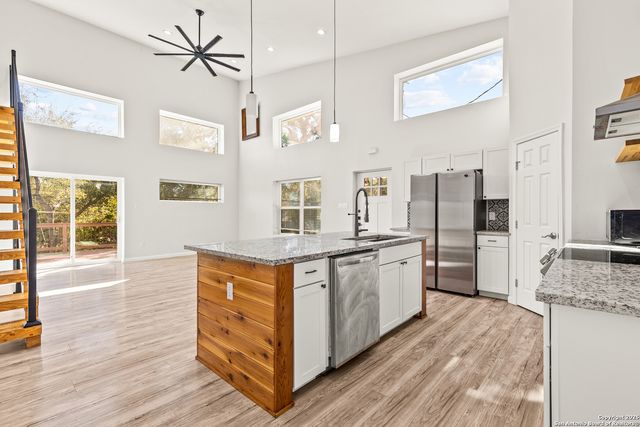 1226 Whispering Hills, Canyon Lake, TX 78133