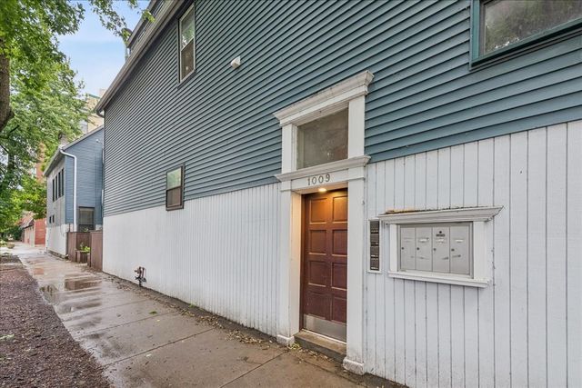 1009 W Wolfram Street 1E, Chicago, IL 60657