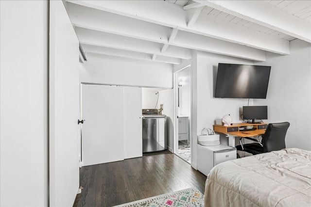 1009 W Wolfram Street 1E, Chicago, IL 60657
