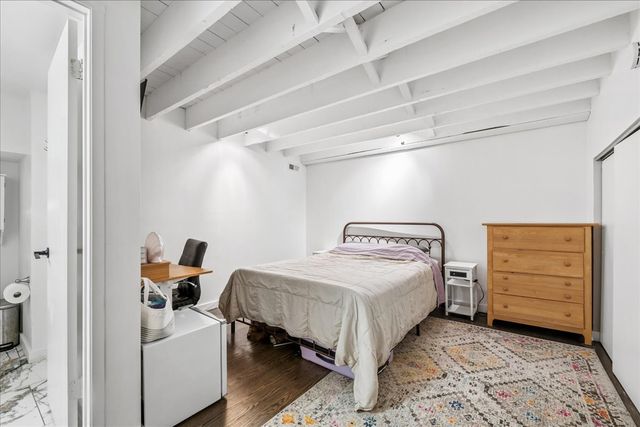 1009 W Wolfram Street 1E, Chicago, IL 60657