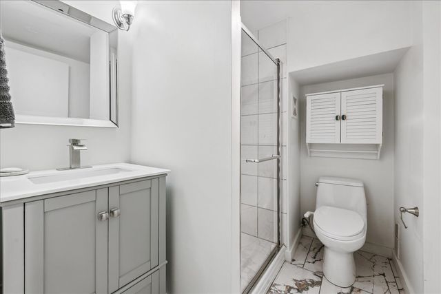 1009 W Wolfram Street 1E, Chicago, IL 60657