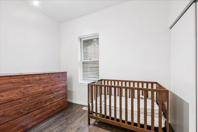 1009 W Wolfram Street 1E, Chicago, IL 60657
