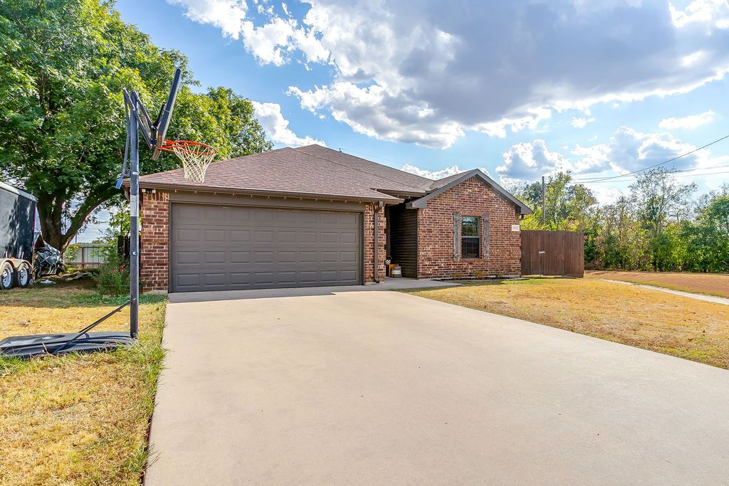 4000 NE 4th Street, Mineral Wells, TX 76067