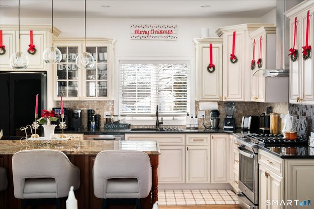 10 Turner Road, Stamford, CT 06905