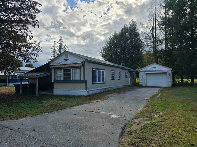 2 Crown Point Dr # A, Charlestown, NH 03603