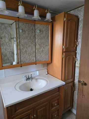 2 Crown Point Dr # A, Charlestown, NH 03603