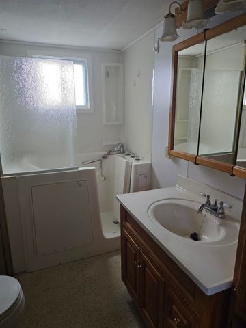 2 Crown Point Dr # A, Charlestown, NH 03603