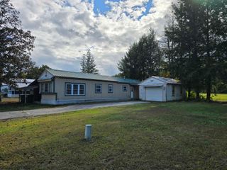 2 Crown Point Dr # A, Charlestown, NH 03603