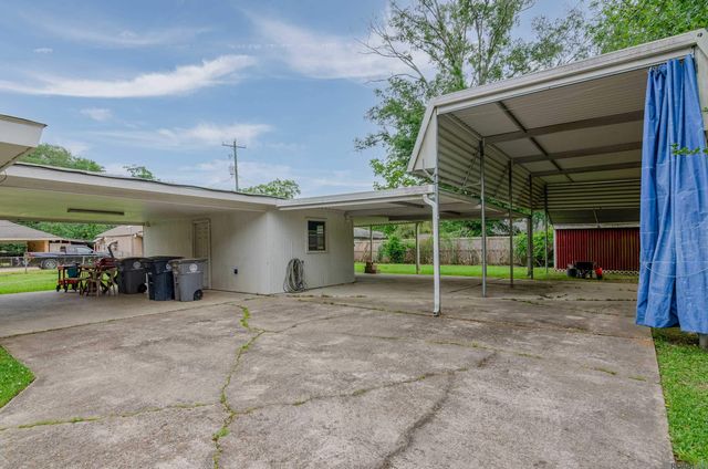 6674 Thelmadale Dr, Central, LA 70739
