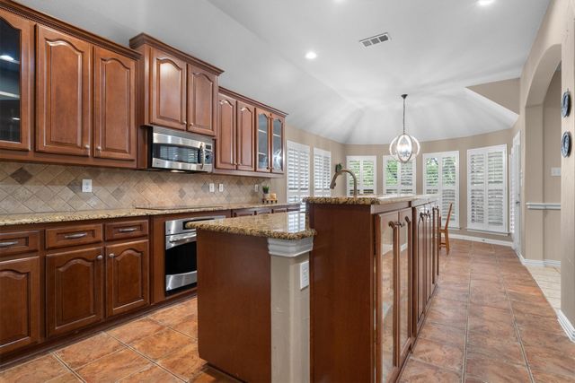 8151 Holliday Road, Lantana, TX 76226