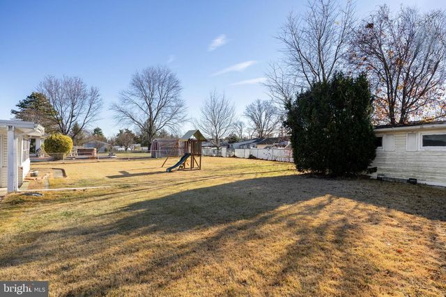 10 LACLEDE DR, Burlington, NJ 08016