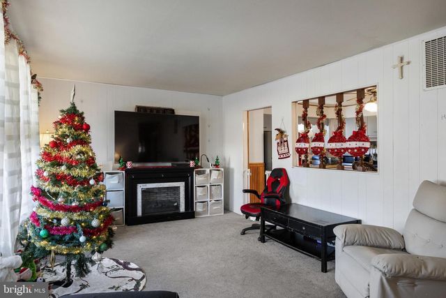 10 LACLEDE DR, Burlington, NJ 08016