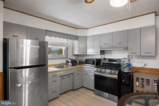 10 LACLEDE DR, Burlington, NJ 08016