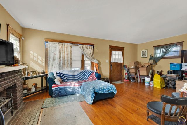 916 SW Polk ST, Topeka, KS 66612