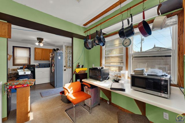 916 SW Polk ST, Topeka, KS 66612