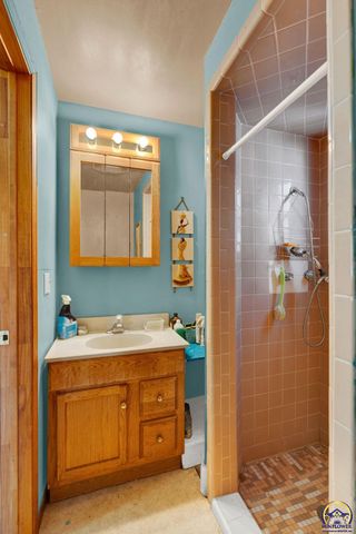 916 SW Polk ST, Topeka, KS 66612