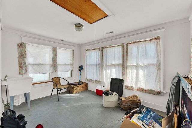 916 SW Polk ST, Topeka, KS 66612