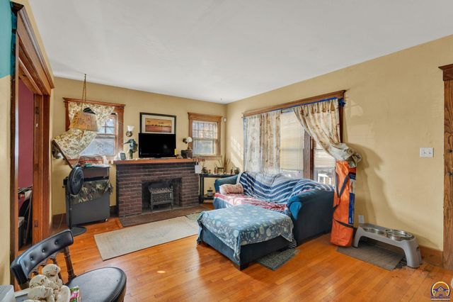 916 SW Polk ST, Topeka, KS 66612