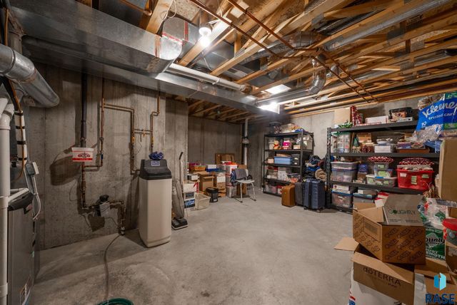1905 S Wheatland Ct, Sioux Falls, SD 57106