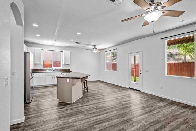8772 Glen Vista Way, Santee, CA 92071